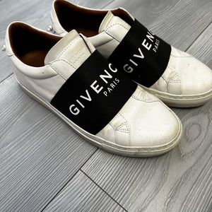 White and black size 37 Givenchy sneakers.